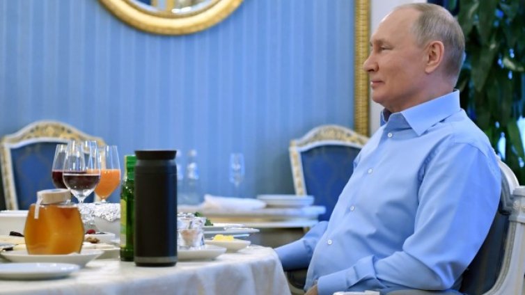 Путин изяждал по 10 яйца на закуска