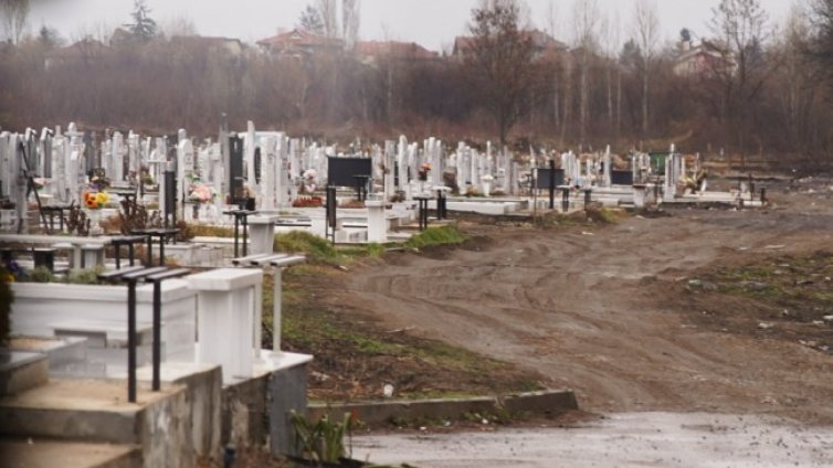 Търговията с гробни места - в прокуратурата, местили кости в провинцията