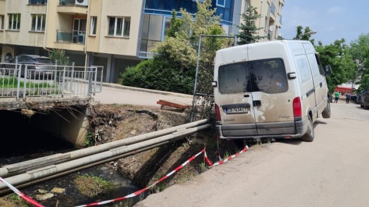 Бус пропадна в столичен квартал