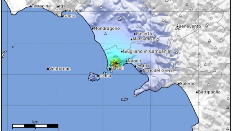 Тревога в Италия: 150 земетресения само за ден разлюляха Неапол 