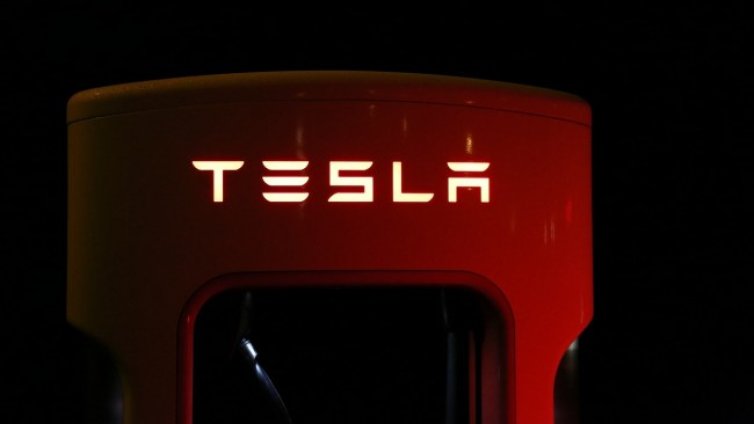 Доставките на Tesla продължават да спадат