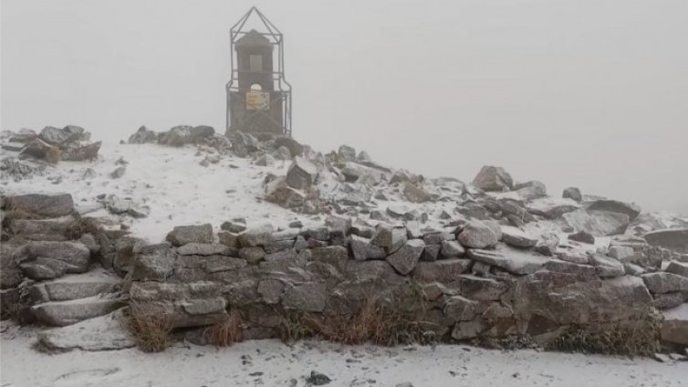 Мусала побеля, сняг вали на парцали 