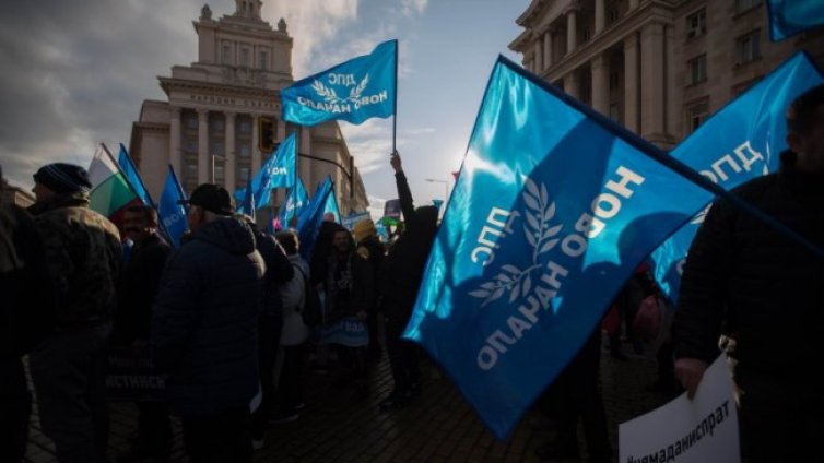 Пеевски към протестиращите пред НС: Вие сте моето семейство! 