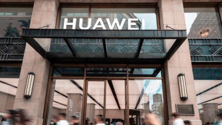 Huawei ще пусне телефон със собствен софтуер