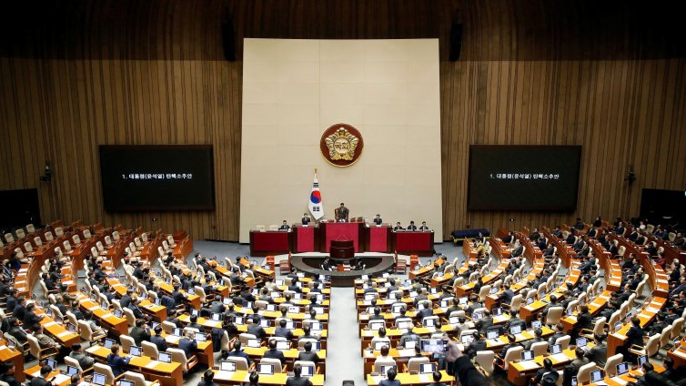 Южнокорейският парламент гласува импийчмънт на президента Юн Сук-йол