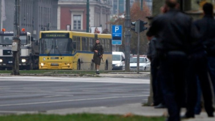 Снайперист свали нападателя на посолство на САЩ в Сараево 