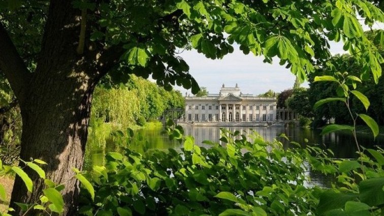 Снимка: warszawa.pl
Изглед от Стария град. Снимка: warszawa.pl
Царският замък - Замек Кролевски. Снимка: zamek-krolewski.pl
Изглед от Новия град. Снимка: warszawa.pl
Парк Лажиенки. Снимка: warszawa.pl