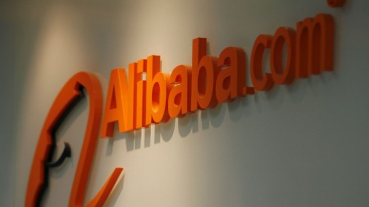 Yahoo продава половината си участие в Alibaba	