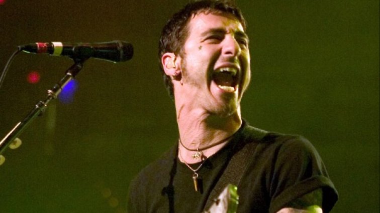 Godsmack с противоречив кавър на Бийтълс