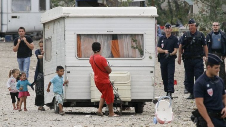 Стотина роми бяха изгонени от незаконен ромски лагер в Марсилия. Снимка: Reuters