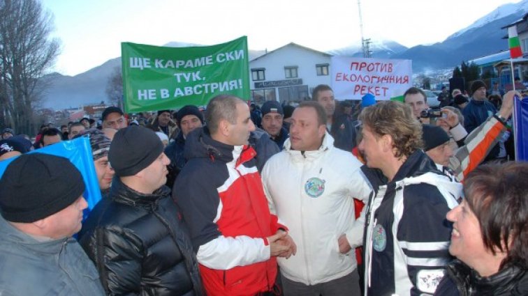 Вицепремиерът и вътрешен министър Цветанов се присъедини към протестиращите в Банско. Снимка: БТА