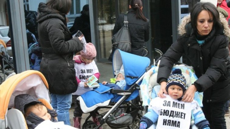 Родители на протест в големите градове