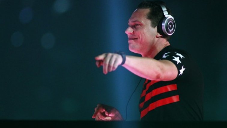 Tiesto с внушително парти на летище София