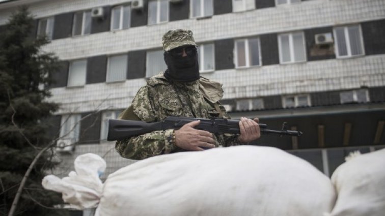 Превзети още административни сгради в Донецк и Горловка