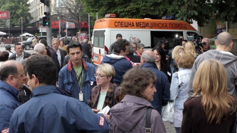 Спешни лекари против колеги от страната да им помагат 