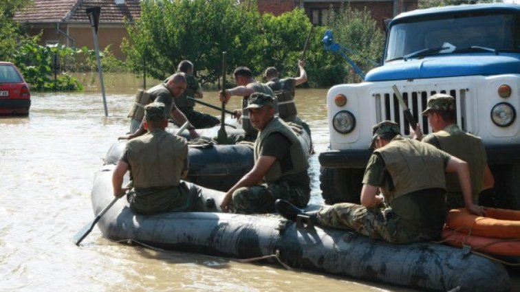 Осигурени са водоноски за пострадалите в Мизия