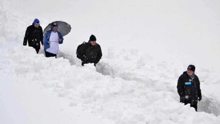 Път през преспите се вие в... Ардино нейде се крие