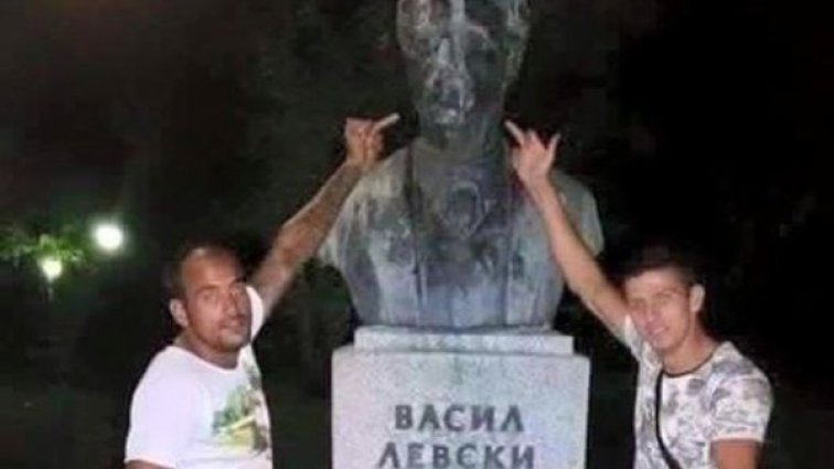 Няма държава, има среден пръст