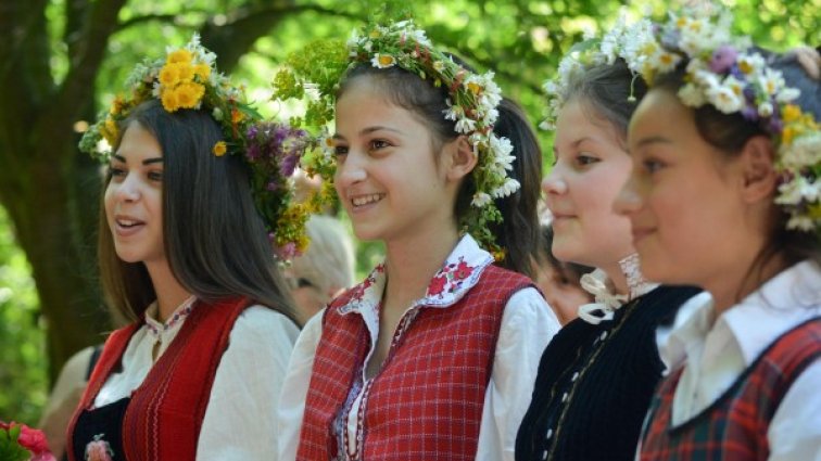 Селото се събужда, ръст на туристи по мегдани и пътеки