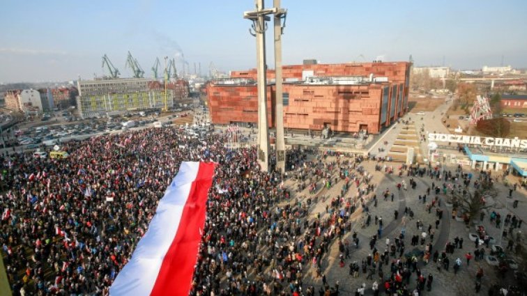 В Гданск хиляди подкрепиха Лех Валенса