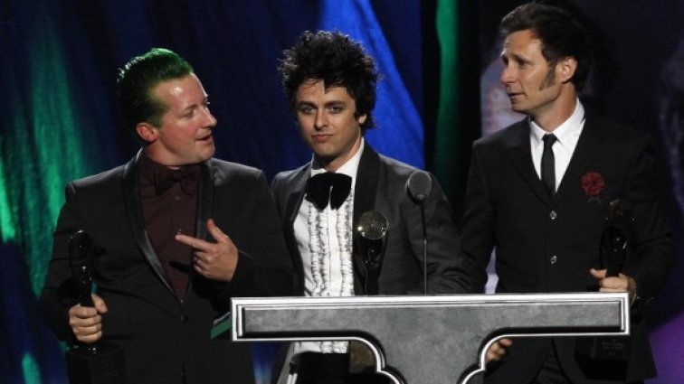 Загадъчно заболяване повали рокаджиите от Green day