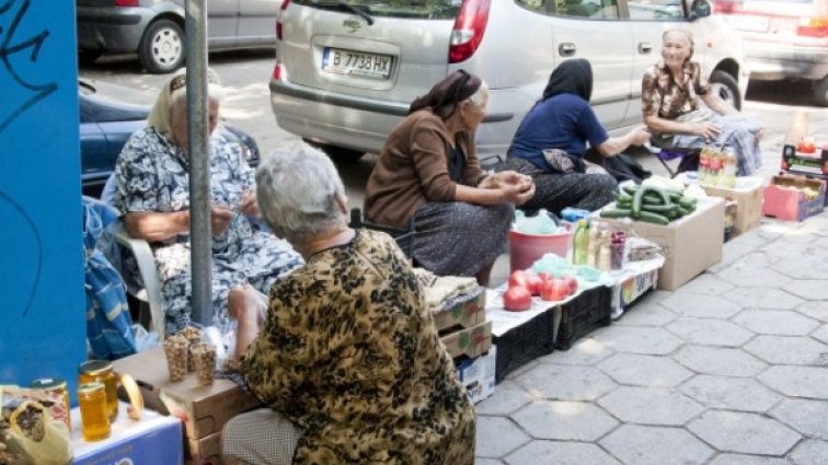 За един грош повече: Бабите с плетените съкровища