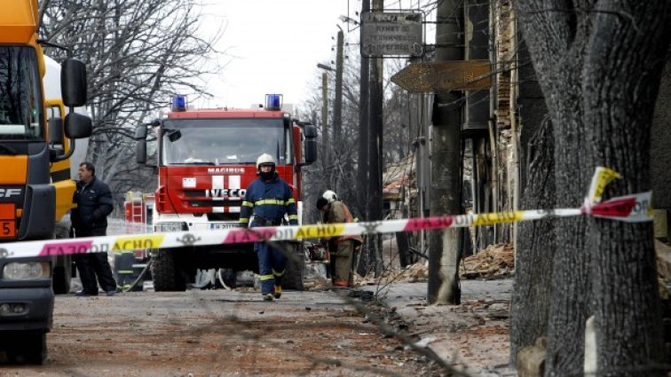 В опасна среда като в Хитрино: Действа се бавно, спокойно...