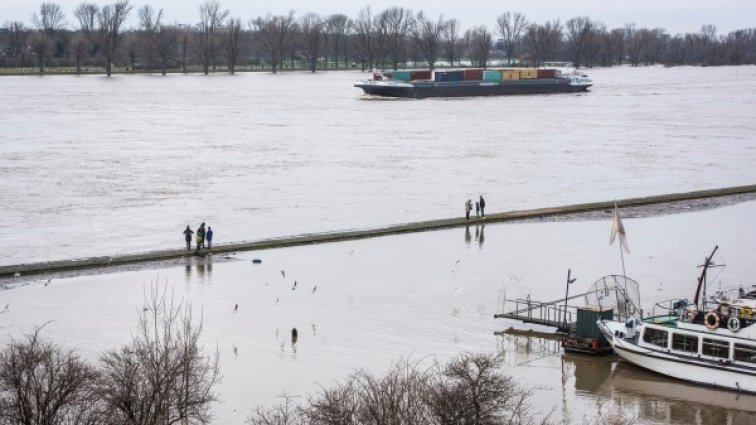 Водите на Рейн в Германия се покачват