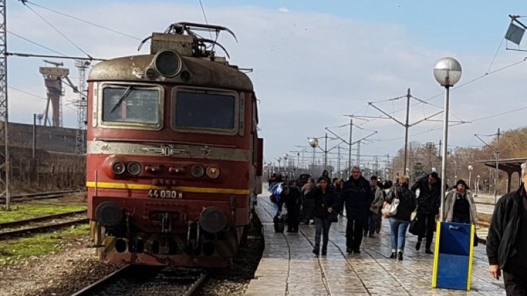 Децата без пари на влака на 1 юни, БДЖ им подарява пътуването