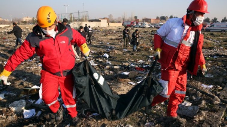 Ракета ли е свалила самолета в Иран? Техеран: Научно е невъзможно!