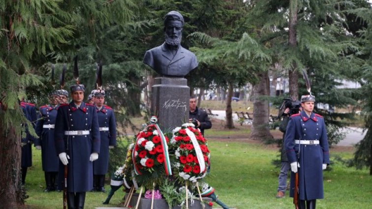 Каракачанов с призив: На 2 юни да положим цвета пред най-близкия паметник