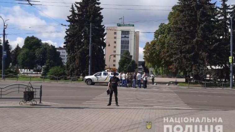 Мъж държи заложници в автобус в Украйна