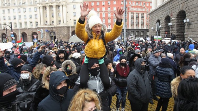 В кадър: Протестът на ресторантьорите пред властта