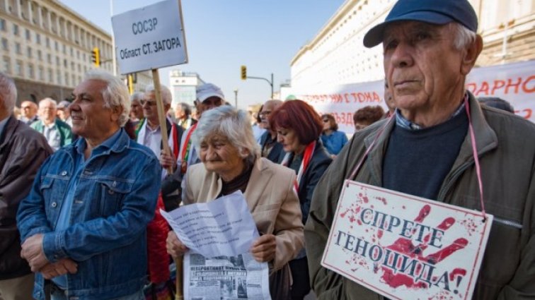 Пенсионерите с по 50 лева отгоре и през април 