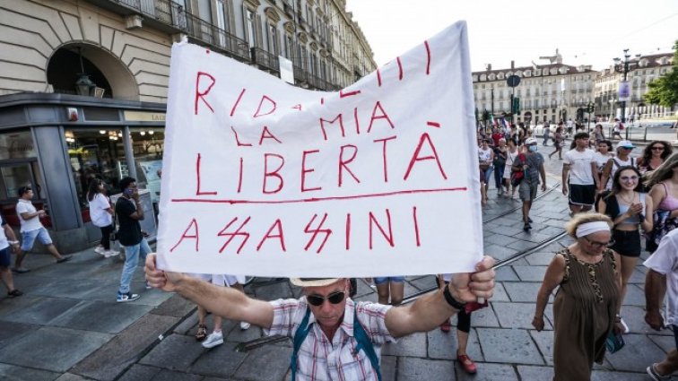 Италия на протест срещу зеления пропуск за влаковете, в образованието