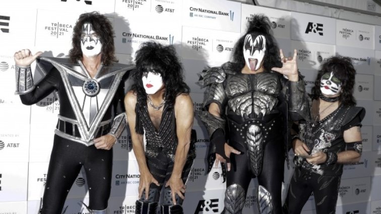 Джийн Симънс и Пол Стенли от KISS се заразиха с COVID-19