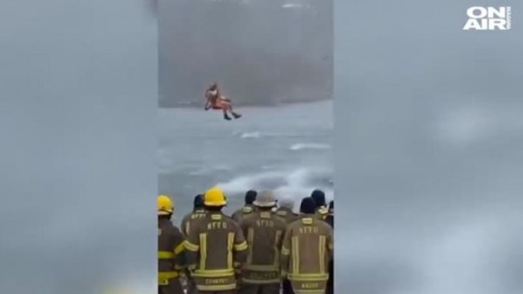 Жена падна с колата си на метри от Ниагарския водопад 