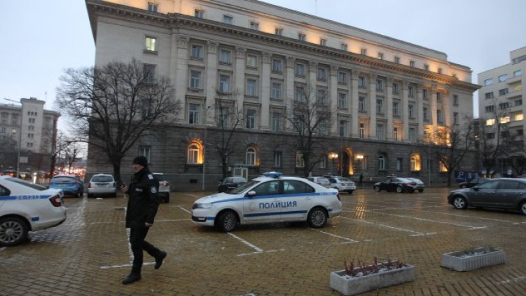 Задържаха мъж, подал сигнал за бомба в НС