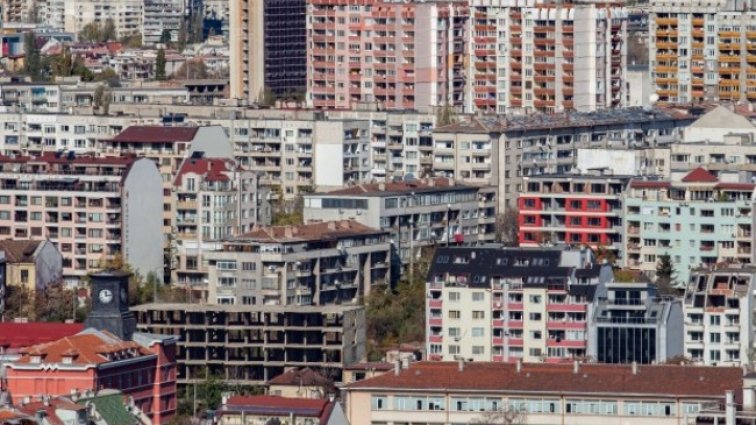 Българинът живее в тесни жилища, пренаселени, с малко на брой стаи