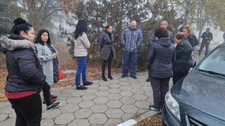 Тази сутрин в Бузовград отново се събраха за протест. Снимка: БГНЕС