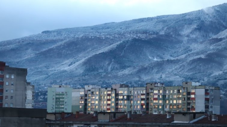 Снегът остава само в планините, но снежната покривка бързо ще се топи