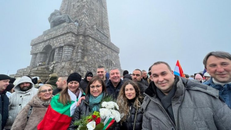 Нинова: Нека не позволяваме съвременните събития да пренаписват историята ни