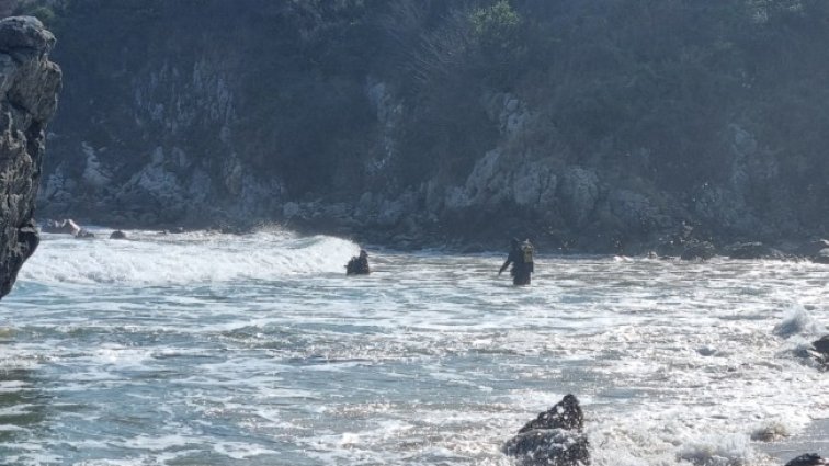 Водолази се натъкнаха на бойни пистолети край Бургас