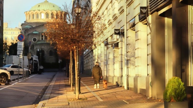 Четвъртък започва топло, следобед от запад идва дъжд