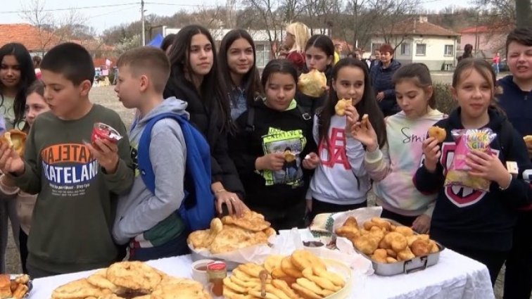 Фестивал на мекицата в селото на Мъри Стоилов