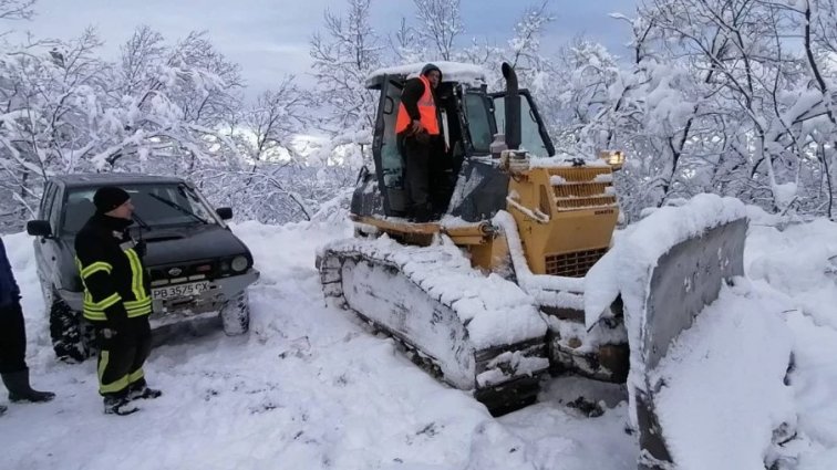 Заваляха искове от родопски села, изкарали празниците на тъмно