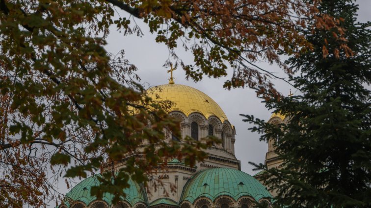 Облачно и мъгливо време в сряда, на отделни места със слаб дъжд