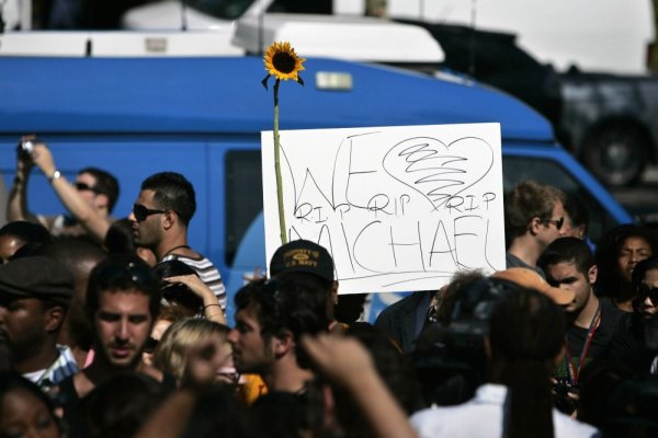 Репортери чакат пресконференцията в болницата UCLA. Снимка: GettyImages/Guliver Photos&nbsp;&nbsp;