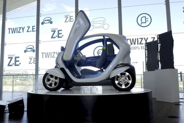 Renault представи в Испания електромобила си Twizy. Колата ще бъде произвеждана в испанската фабрика на френския автомобилостроител. Снимка: БГНЕС