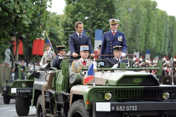 Френският президент Никола Саркози по време на военен парад в Париж по случай Деня на Бастилията &ndash; националния празник на Франция. Снимка: БГНЕС